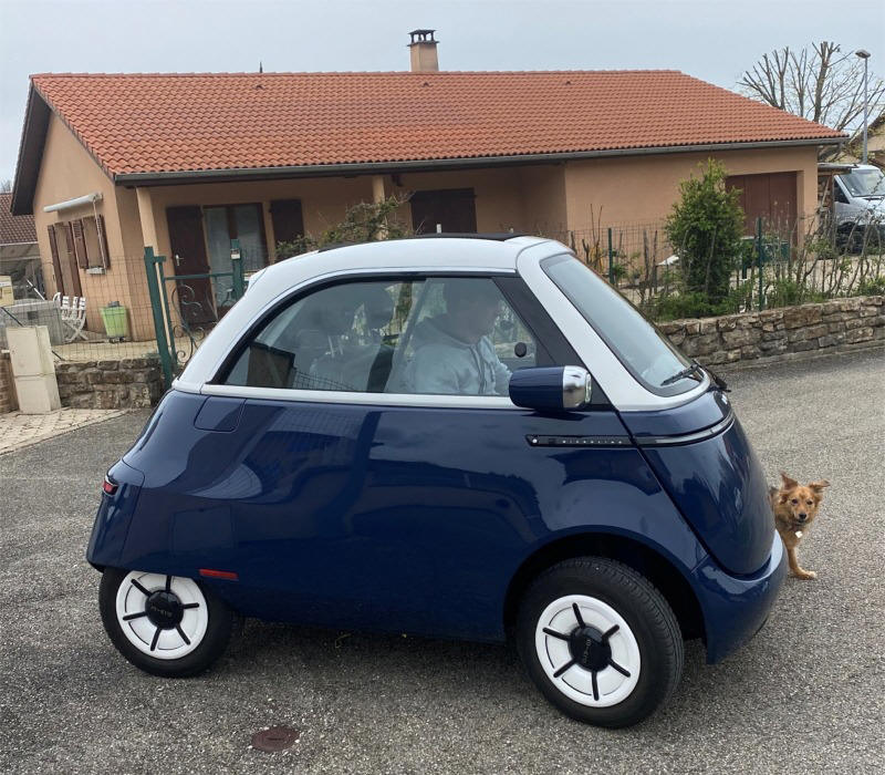 La mini voiture électrique Microlino démarre bien et passe en Allemagne